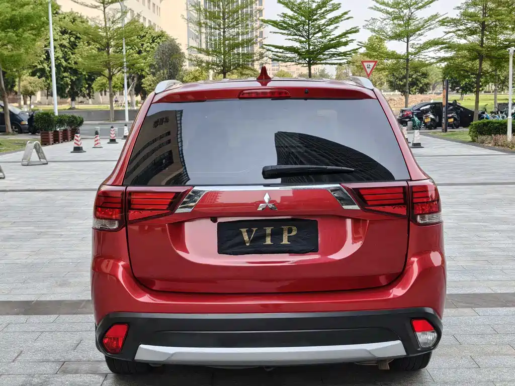 MITSUBISHI OUTLANDER