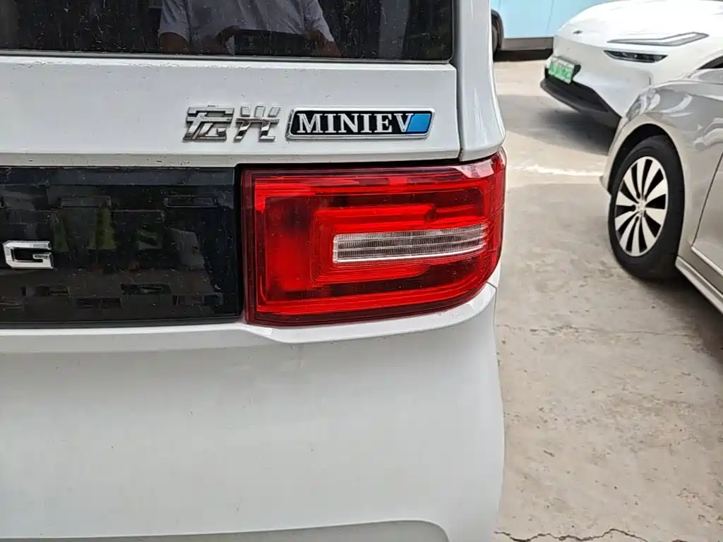 Wuling MINIEV — миниатюра 8