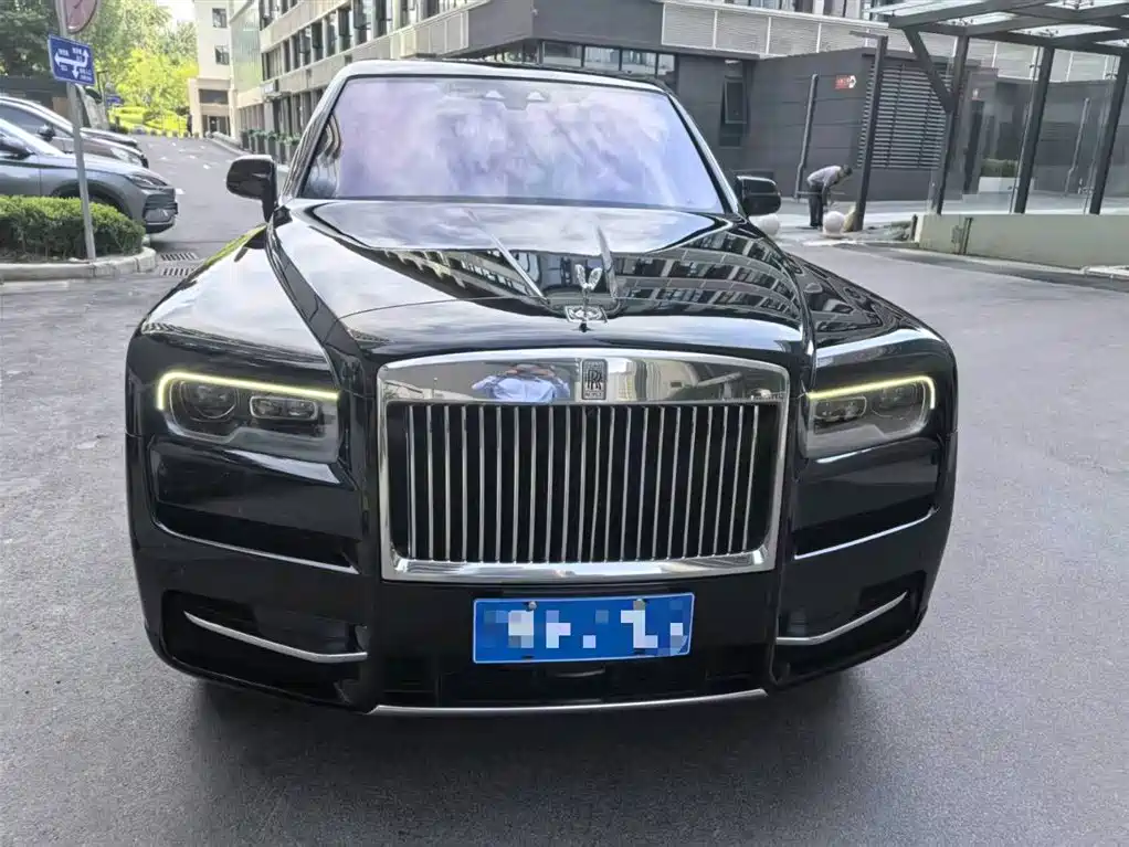 Rolls-Royce Cullinan 2024 мест