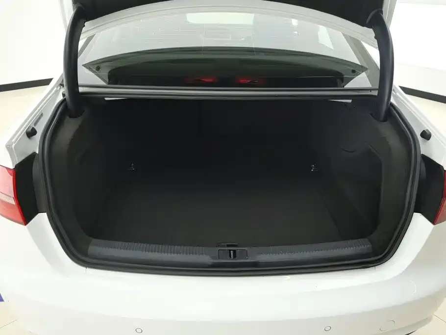 Audi A4L — миниатюра 4