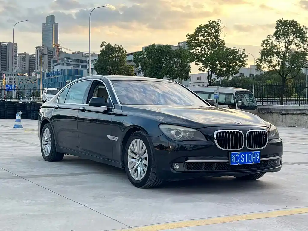 BMW 7 Series — миниатюра 4