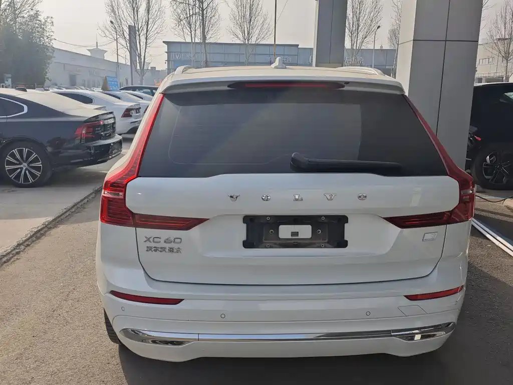 Volvo XC60 2024 T8 Luxury