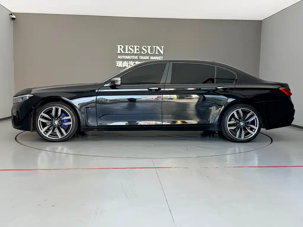 BMW 7 Series — миниатюра 3
