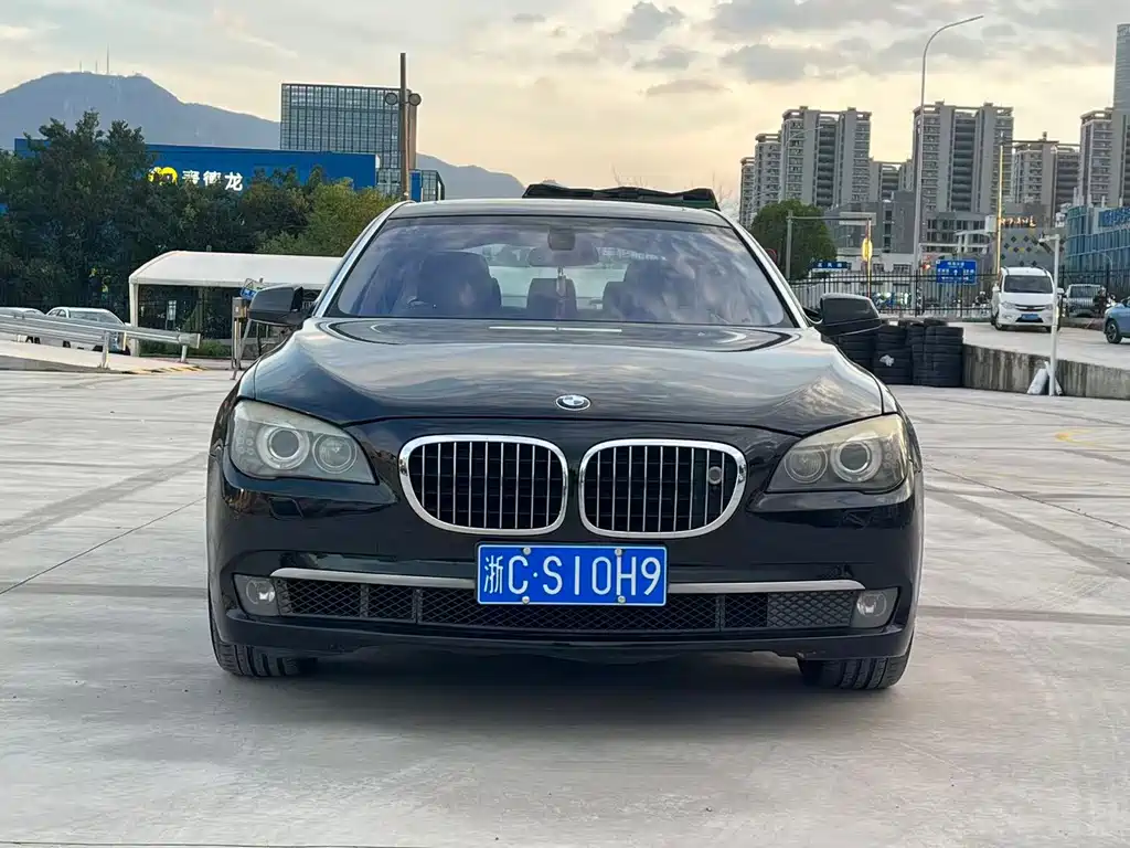 BMW 7 Series — миниатюра 3