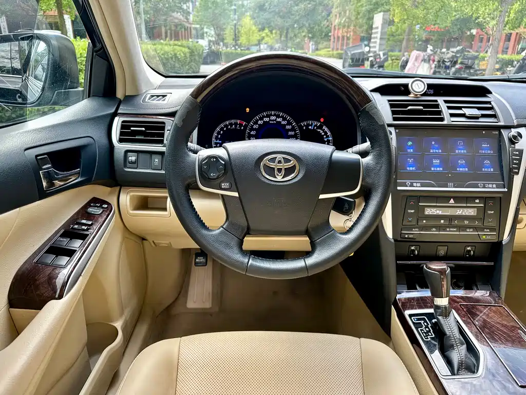 Toyota Camry — миниатюра 12