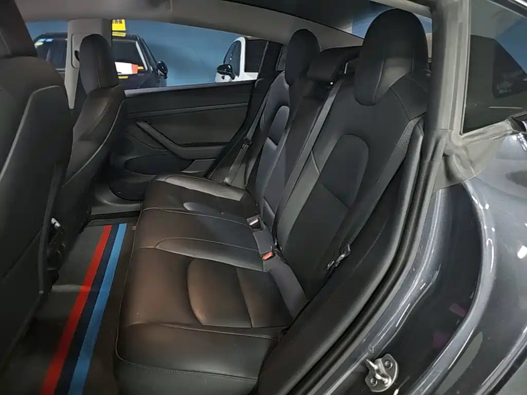 Tesla Model 3 — миниатюра 17