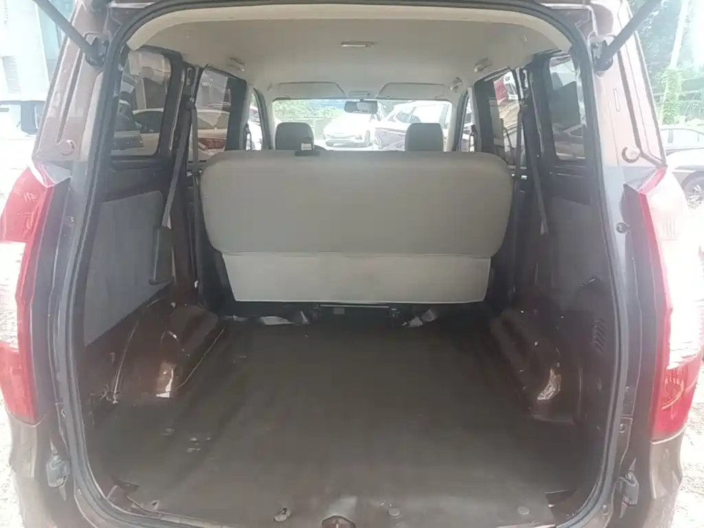 Wuling Hongguang — миниатюра 19