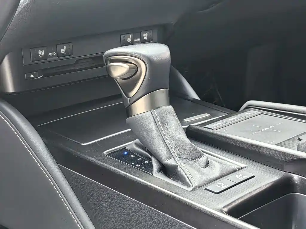 Lexus ES — миниатюра 11