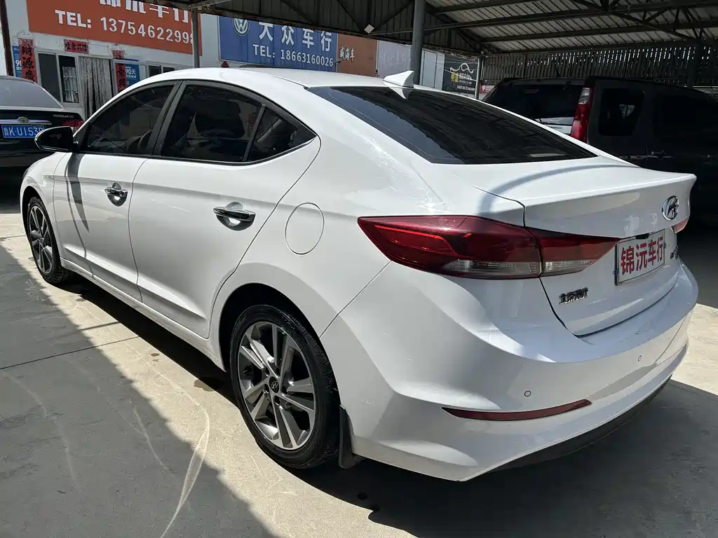 Hyundai Elantra — миниатюра 7