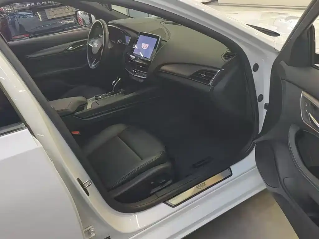 Cadillac CT5 — миниатюра 6