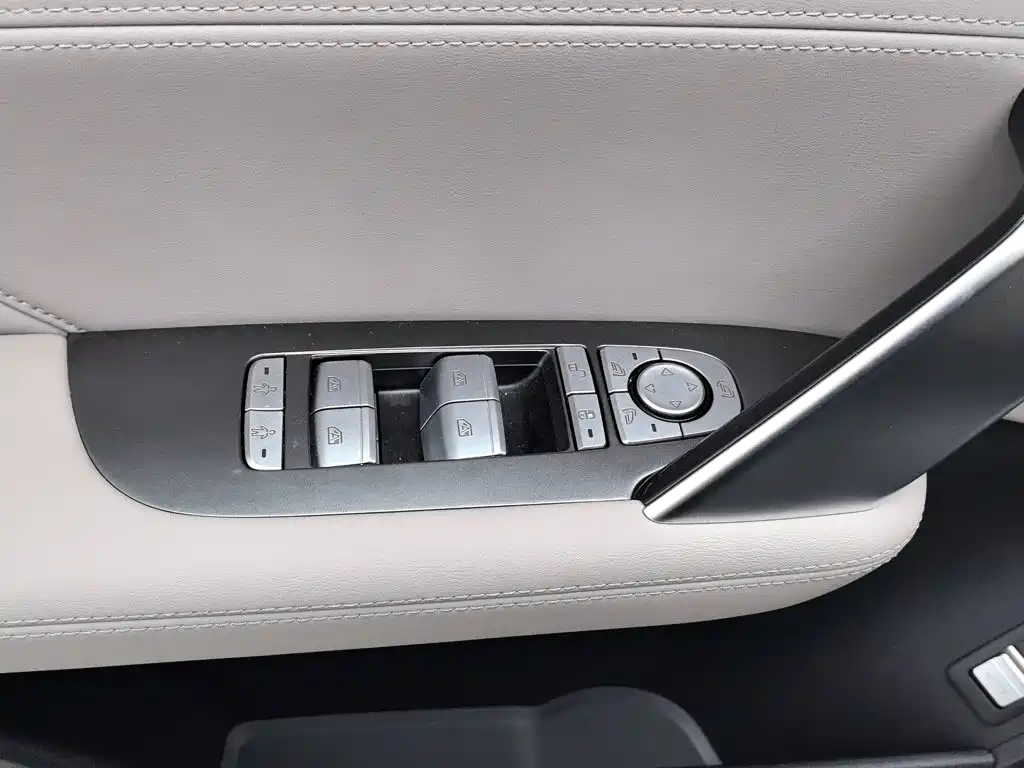 BYD Tang New Energy — миниатюра 9