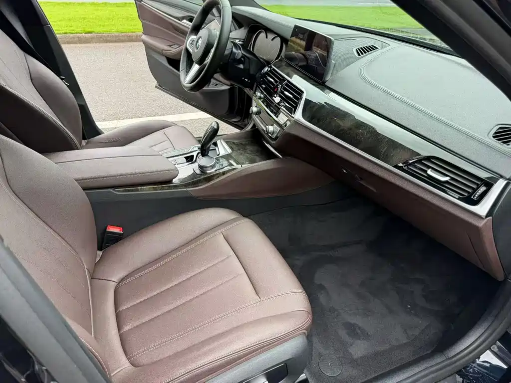 BMW 5 Series — миниатюра 4