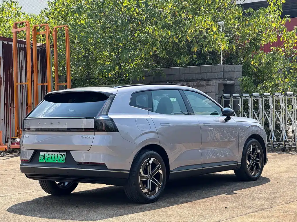 Volvo XC70 PHEV — миниатюра 10