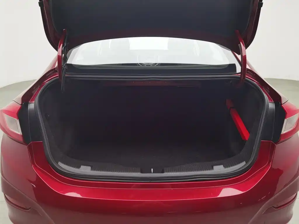 Chevrolet Cruze — миниатюра 16
