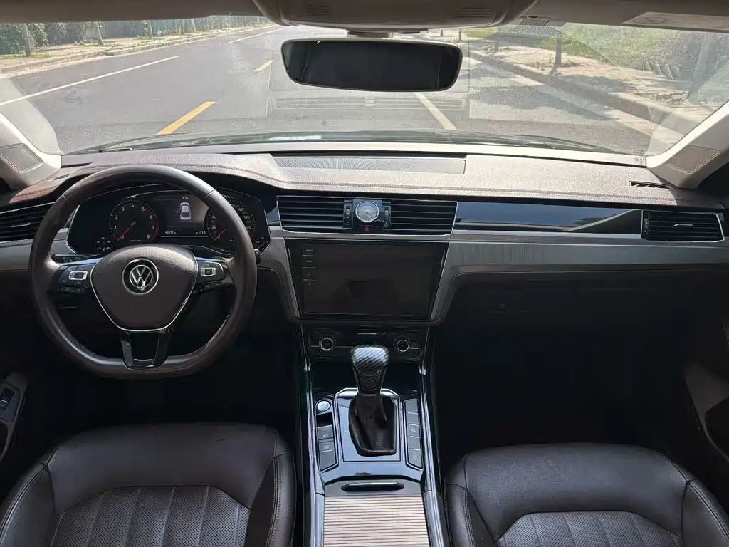 Volkswagen Phideon — миниатюра 6