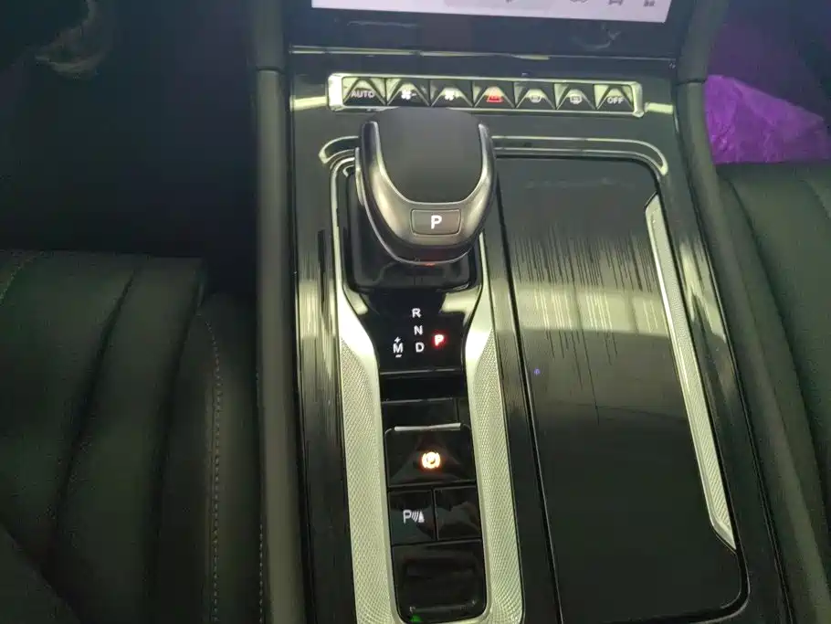 Hongqi Hongqi H5 — миниатюра 16