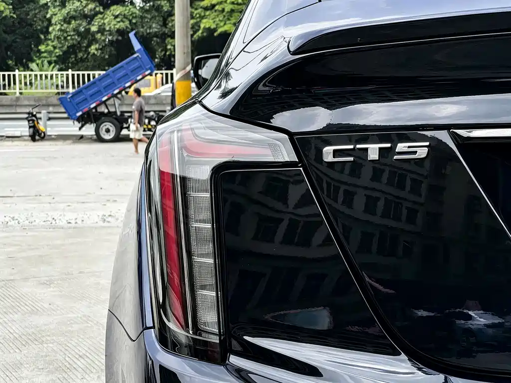 Cadillac CT5 — миниатюра 5