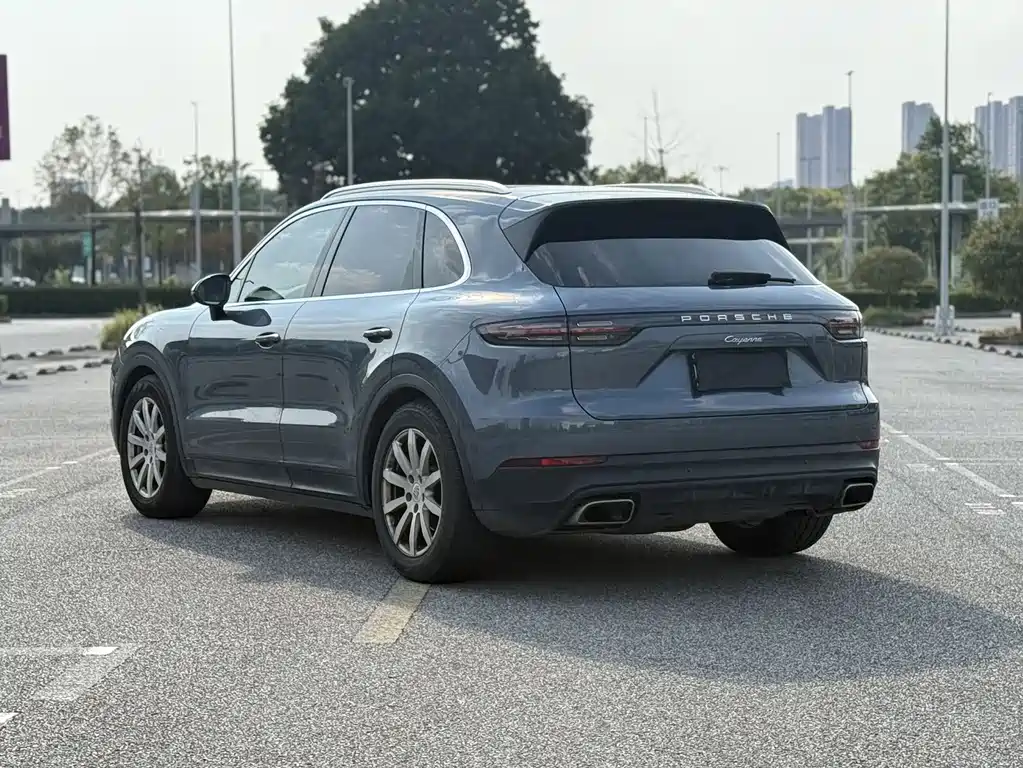 Porsche Cayenne — миниатюра 9