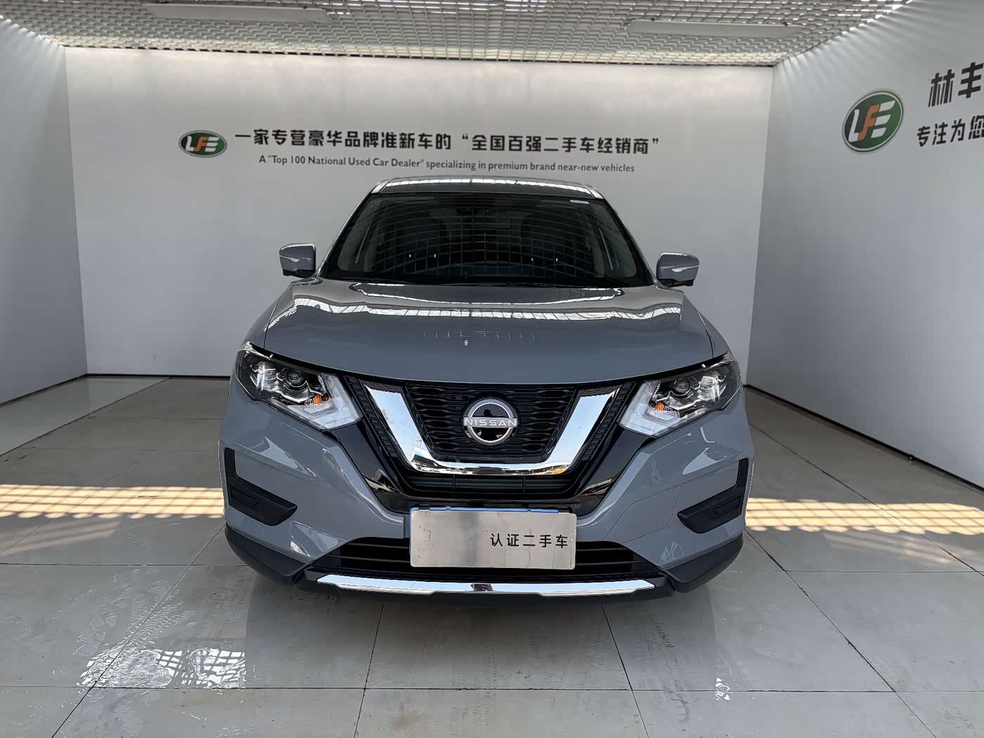 Nissan X-Trail 2.0 л 2025 г. Серебристо-серый, пробег 9900 км