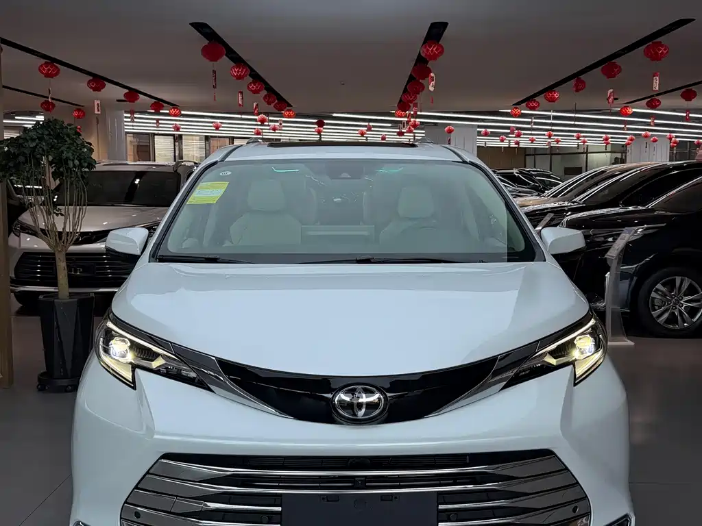 Toyota Sienna — миниатюра 2