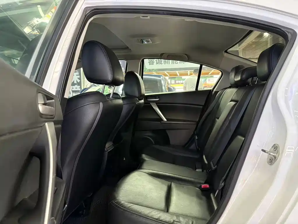 Mazda 3 Xingcheng — миниатюра 7