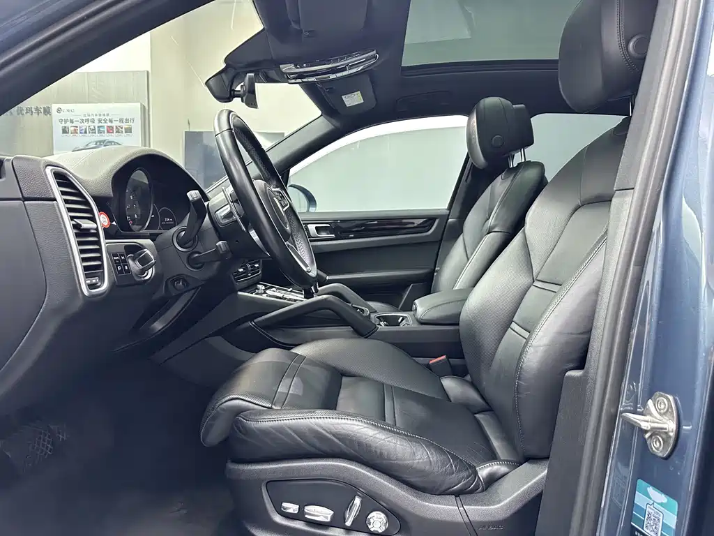 Porsche Cayenne — миниатюра 9