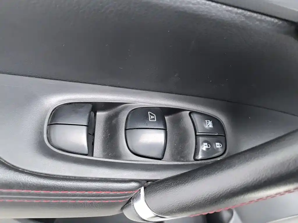Nissan Qashqai — миниатюра 9