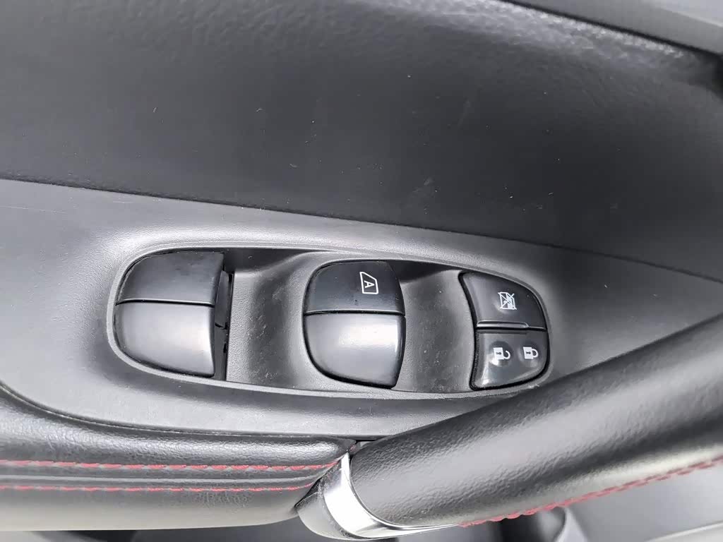 Nissan Qashqai 2.0 л 2021 г. Белый, пробег 46700 км