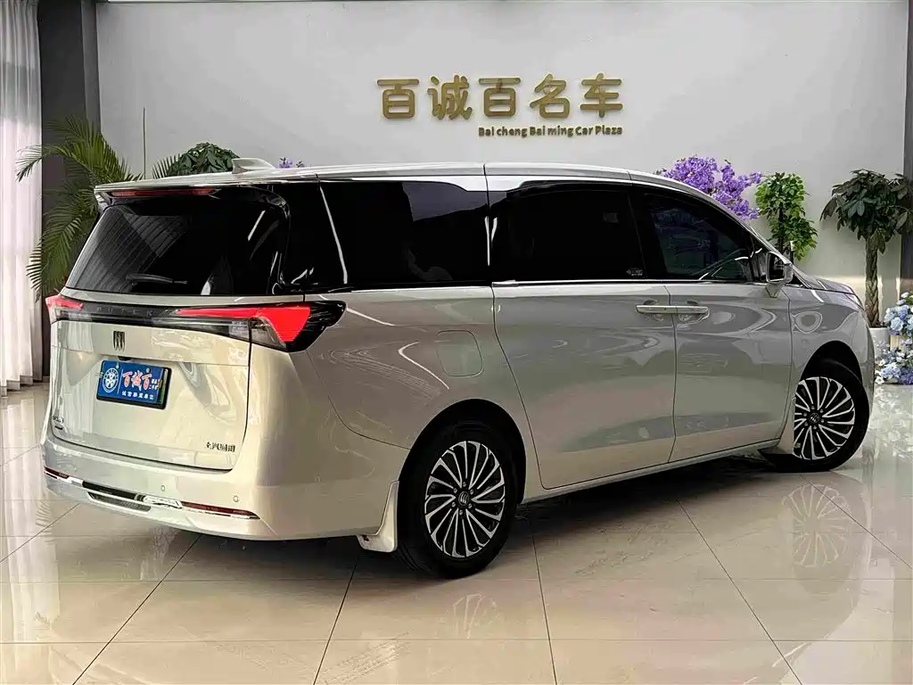 Buick GL8 Hybrid — миниатюра 5