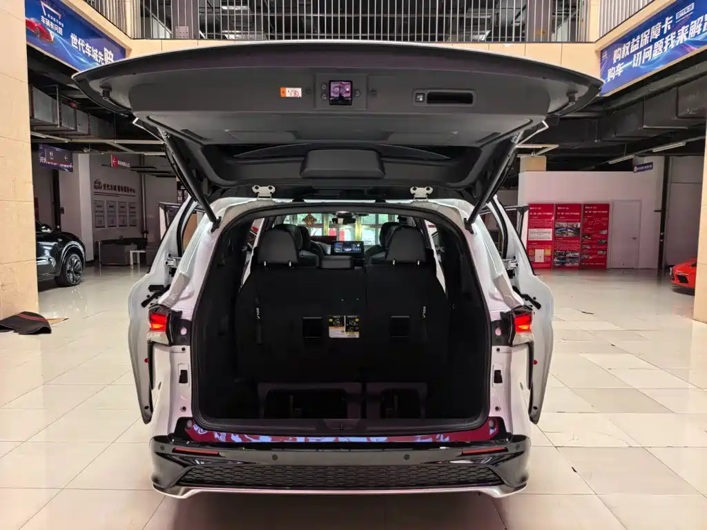 Toyota Granvia — миниатюра 20