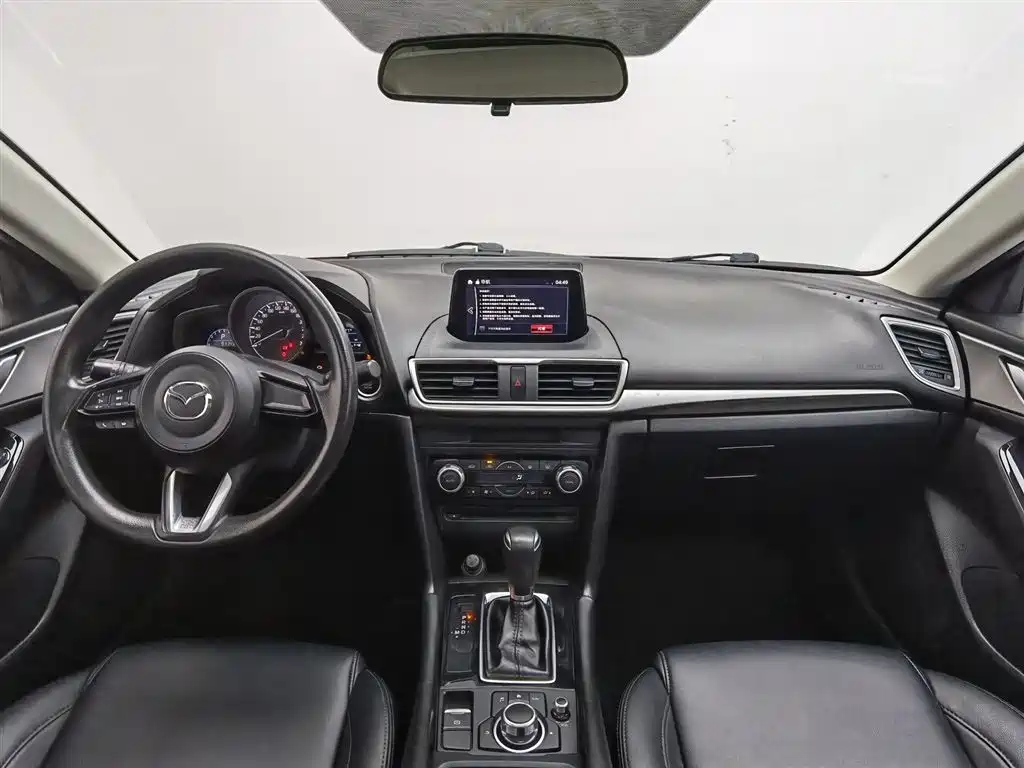 Mazda Mazda3 3 2017 1.5L AT Luxury V