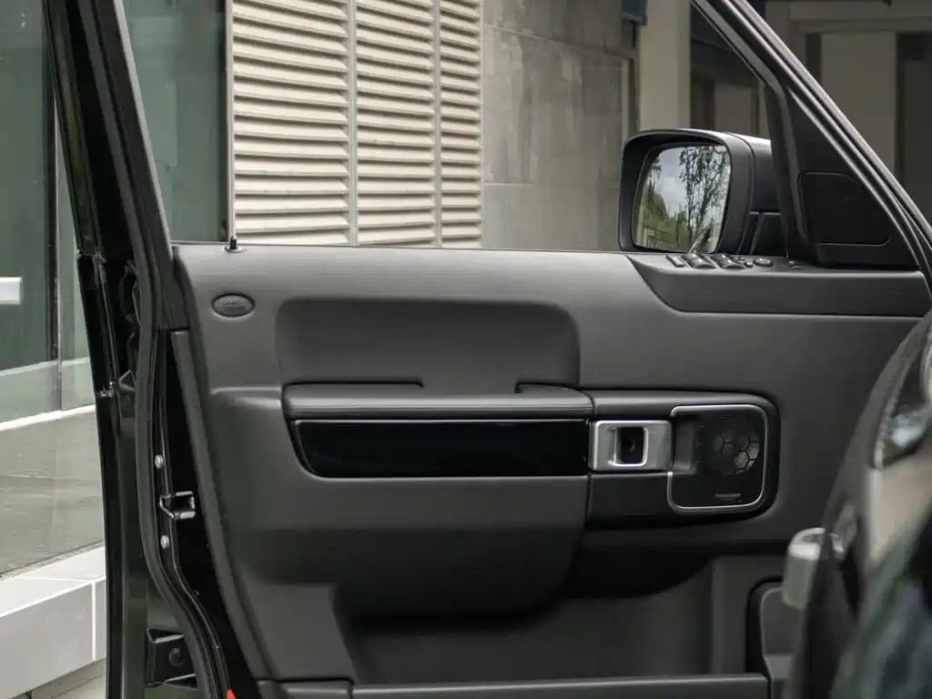 Land Rover Range Rover — миниатюра 9