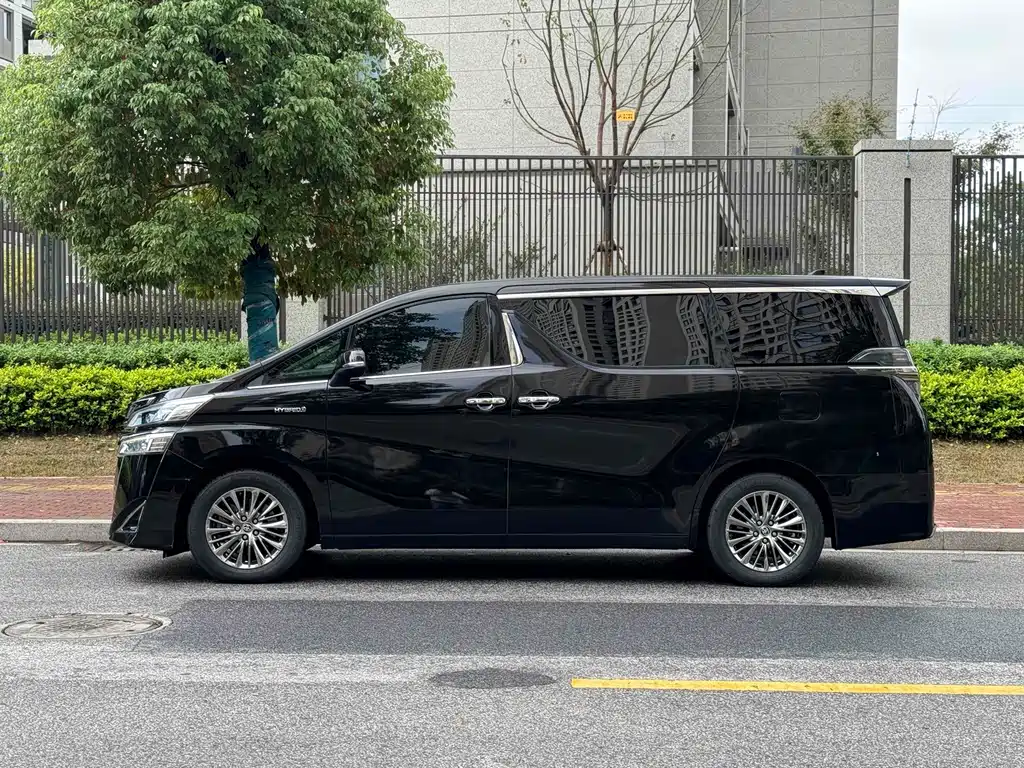 Toyota Vellfire — миниатюра 12