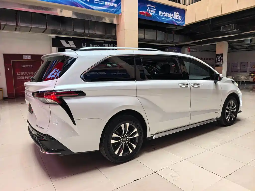 Toyota Granvia — миниатюра 3