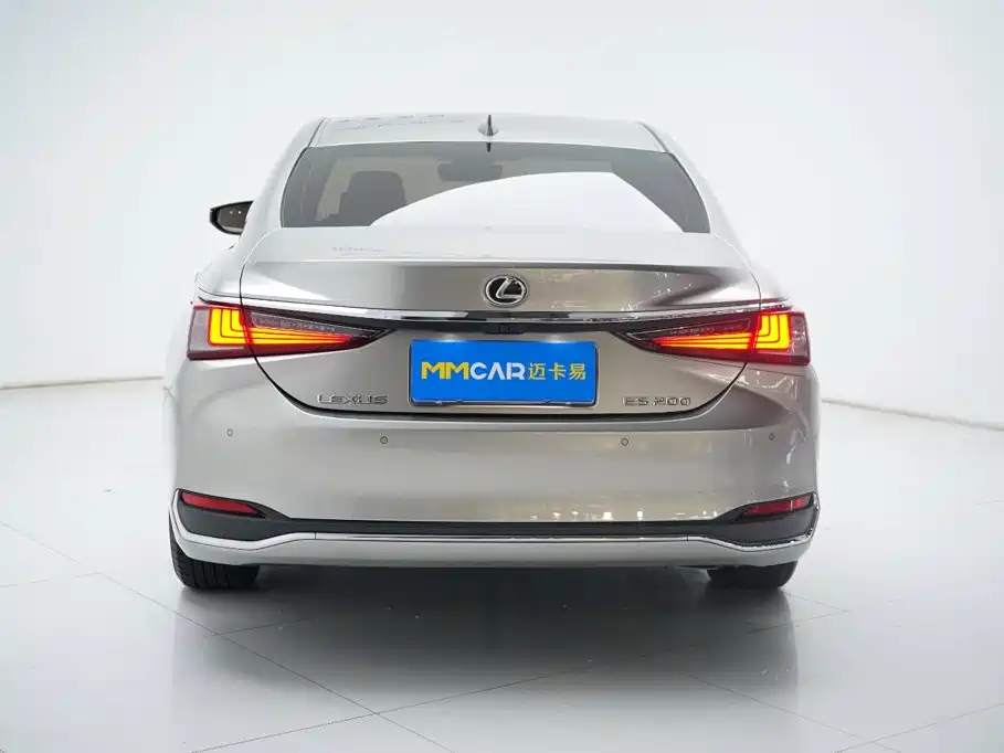 Lexus ES — миниатюра 11
