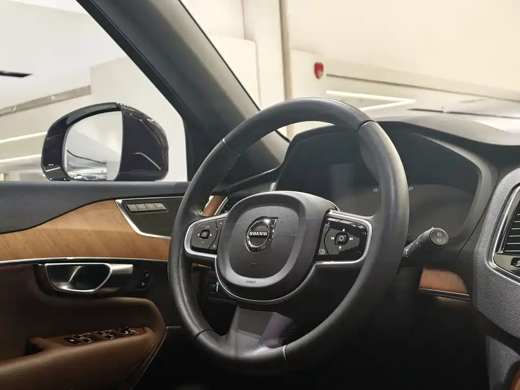 Volvo XC90 — миниатюра 8