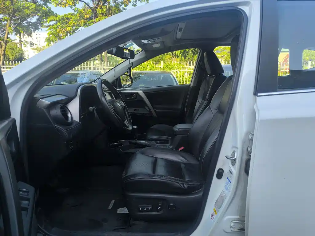 Toyota RAV4 2015 2.5L AT Elite