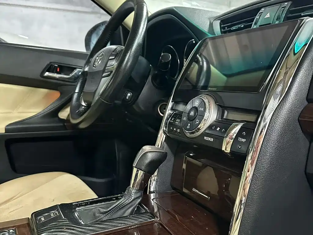 Toyota Reiz — миниатюра 4