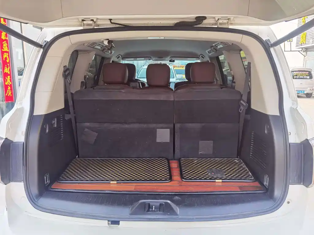 Nissan Patrol — миниатюра 8