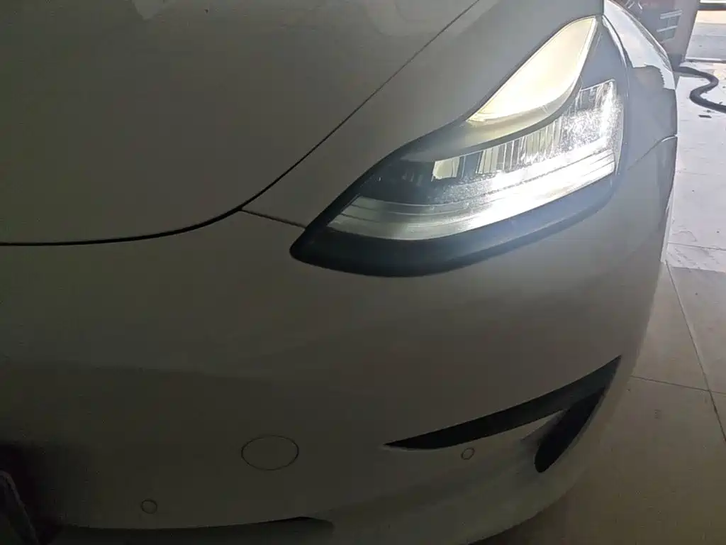 Tesla Model 3 — миниатюра 24