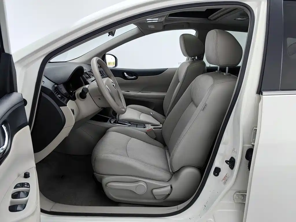 Nissan Tiida — миниатюра 10