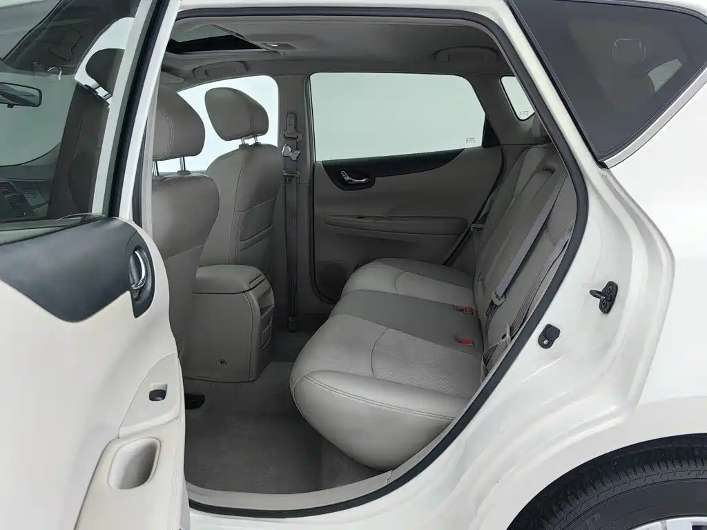 Nissan Tiida — миниатюра 15