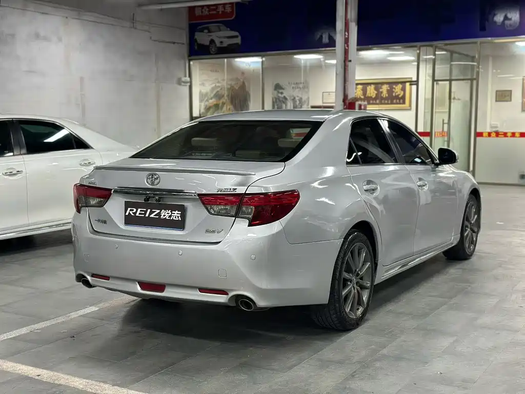 Toyota Reiz — миниатюра 9
