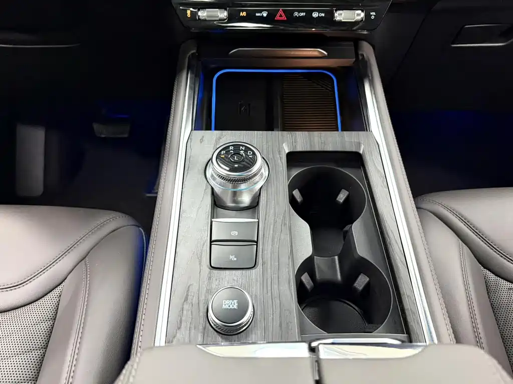 Ford Explorer — миниатюра 9