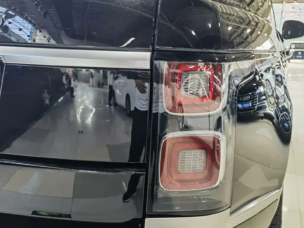 Land Rover Range Rover — миниатюра 18