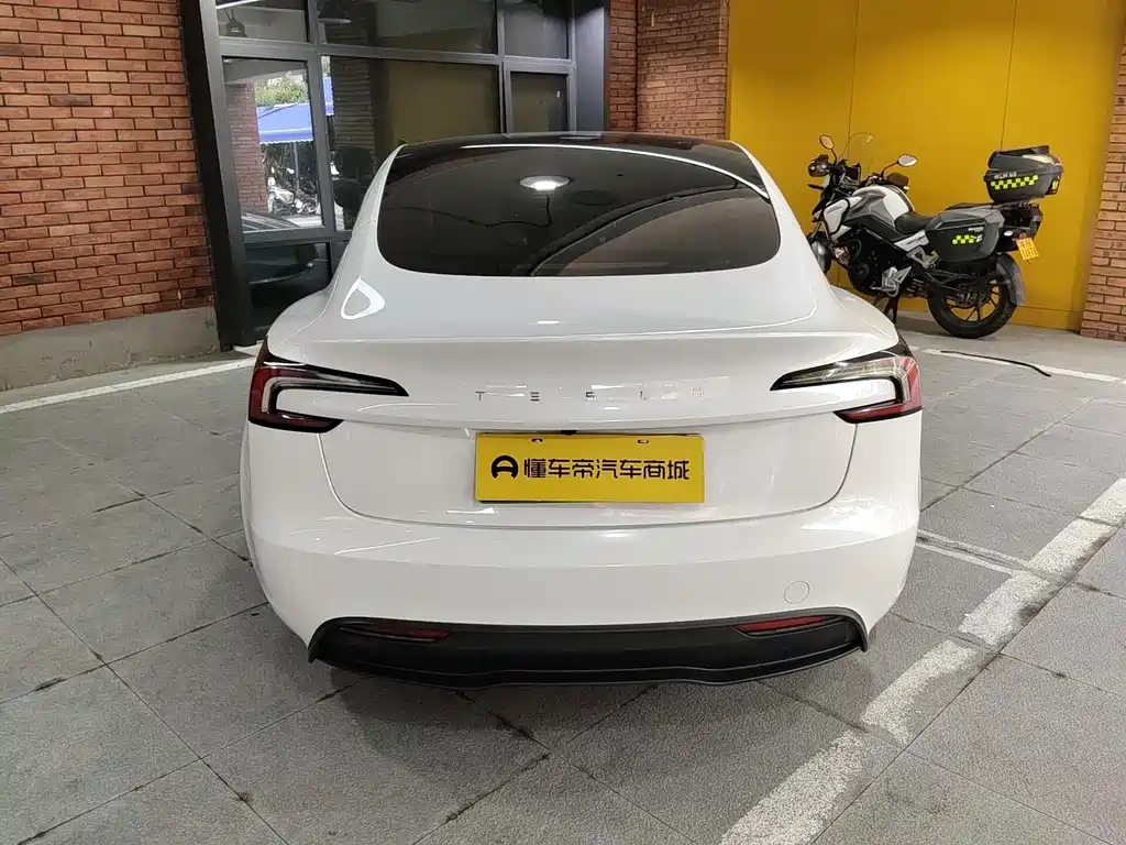 Tesla Model 3 — миниатюра 8