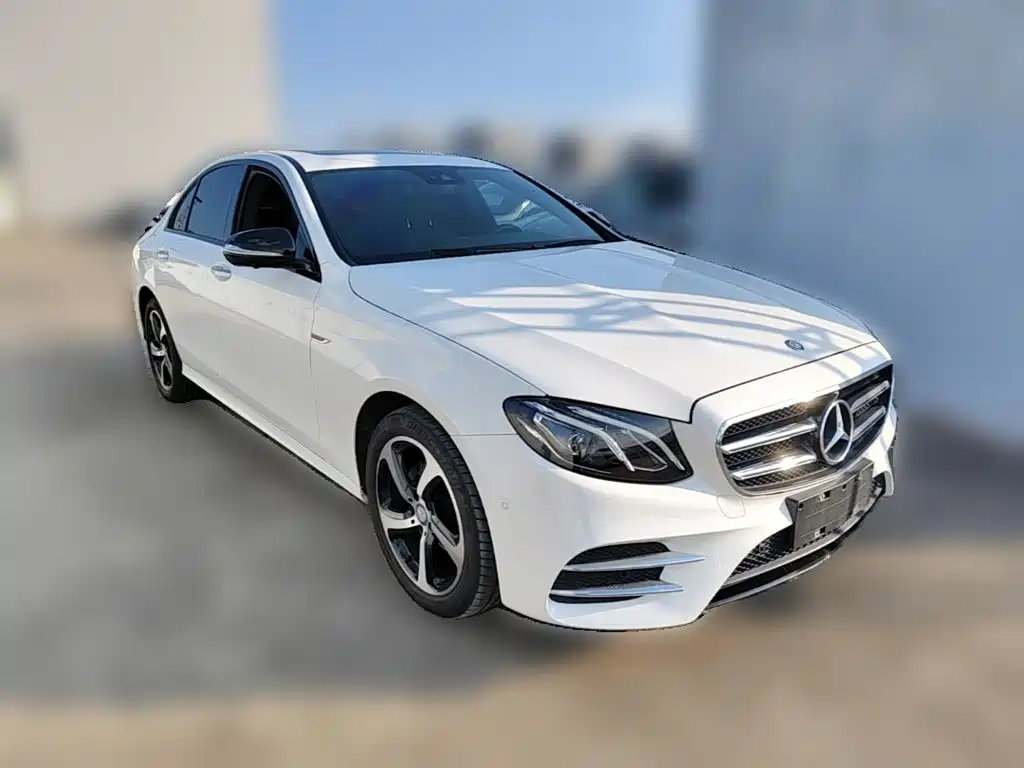 Mercedes-Benz E-Class — миниатюра 6