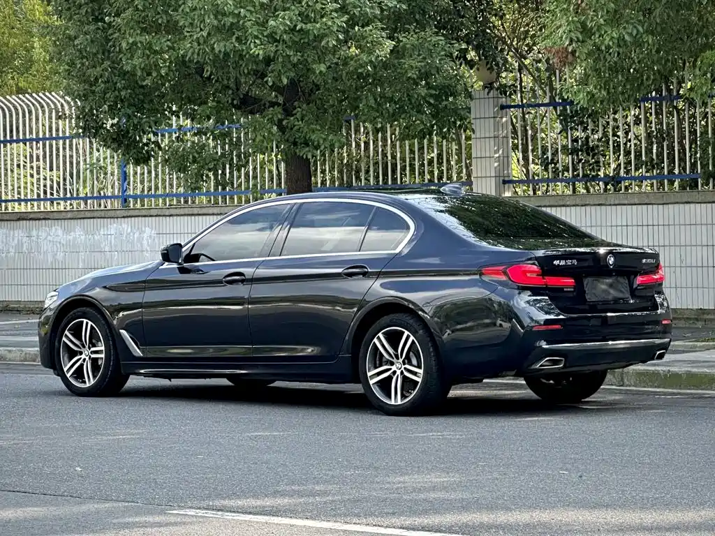 BMW 5 Series — миниатюра 9