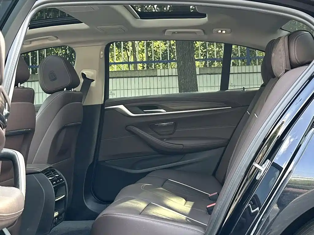 BMW 5 Series — миниатюра 14