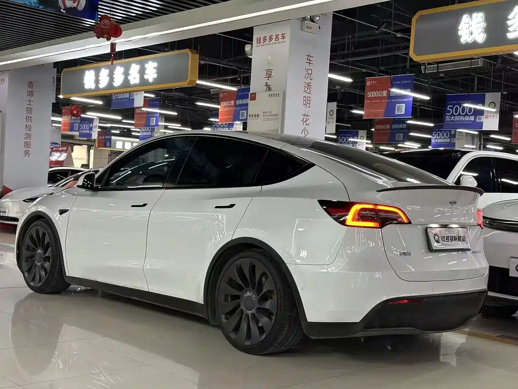 TESLA MODEL Y